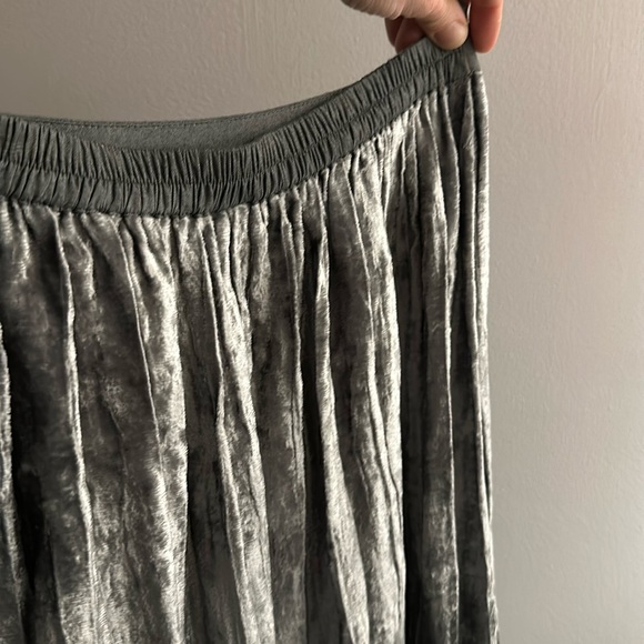 Bl-nk London Women’s Velvet Pleated Metallic Midi Skirt Small - Picture 5 of 6